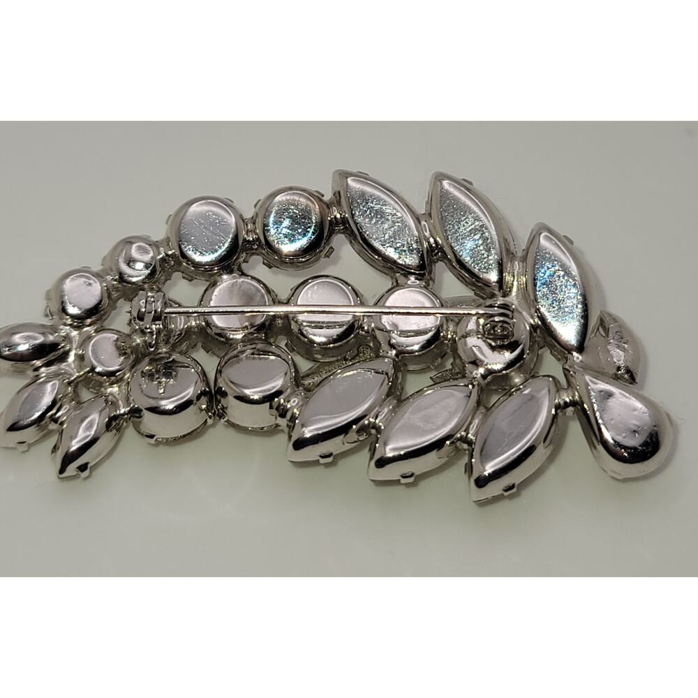Vintage Silver-tone Leaf Style Brooch w/ Clear Chaton & Marquise Rhinestones - Picture 7 of 14